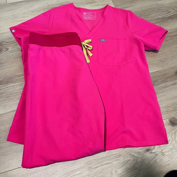 Figs hot pink scrub set - Picture 1 of 5